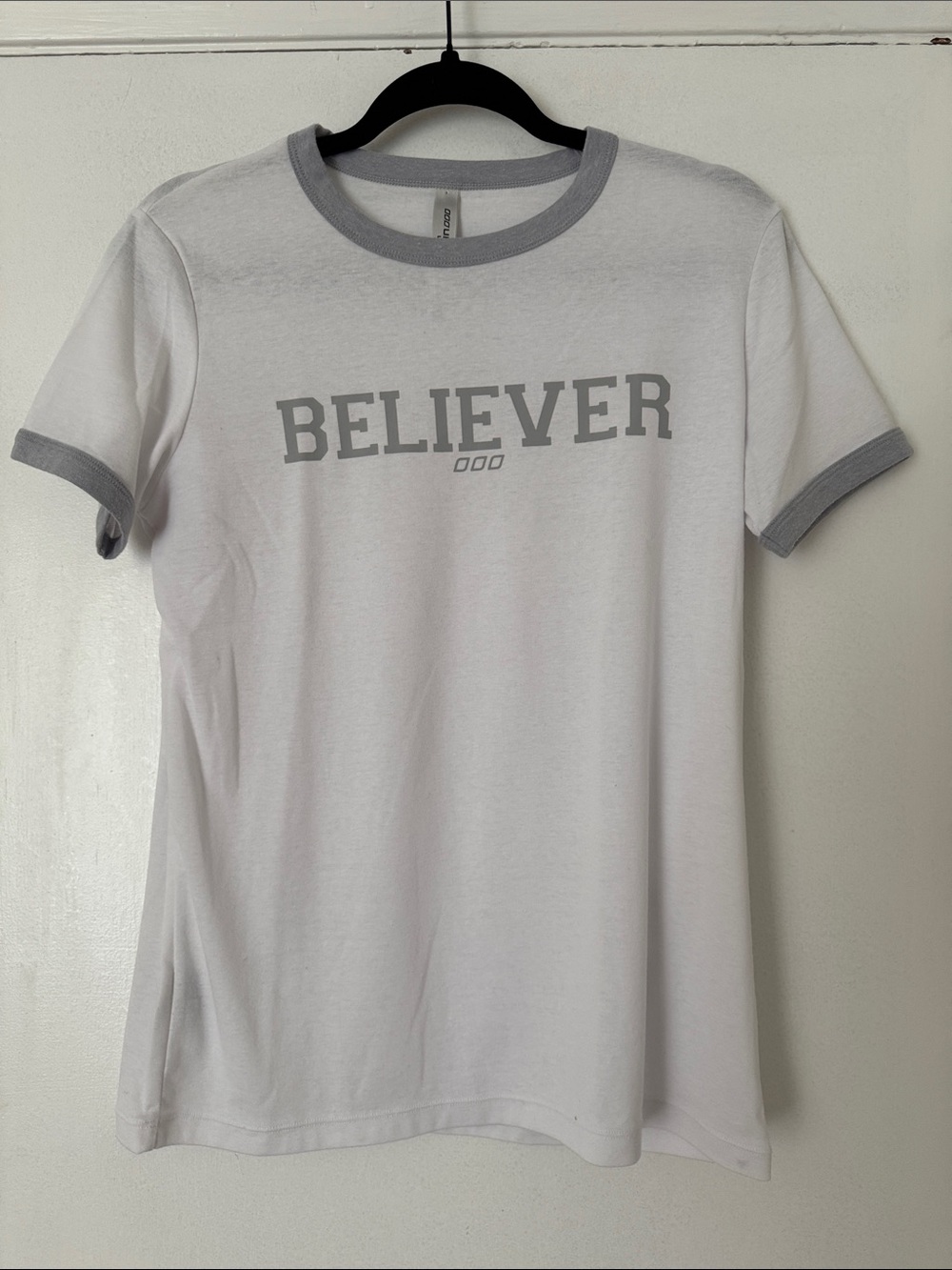 Lorna Jane BELIEVER Tee - White with Gray Trim